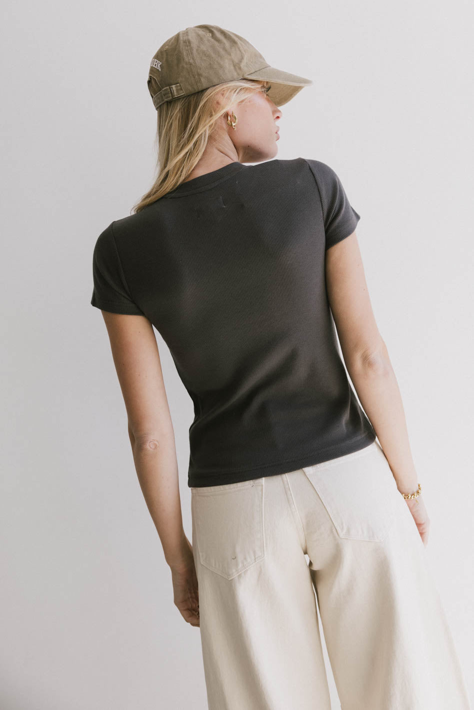 Tara Ribbed Basic Tee in Charcoal