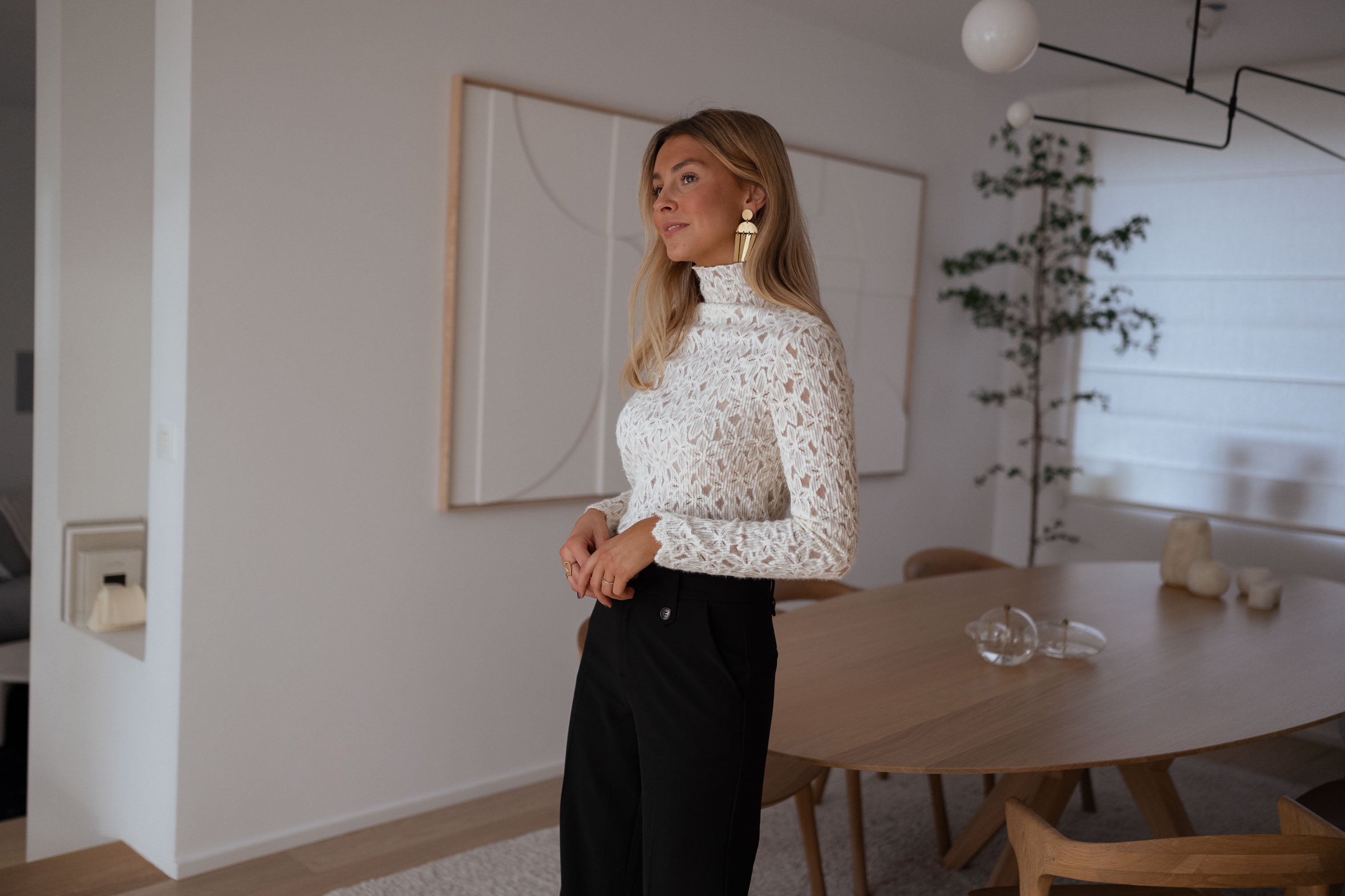 White Crochet Lace Long Sleeves Blouse