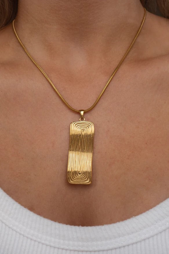 Roxy Golden Pendant Necklace