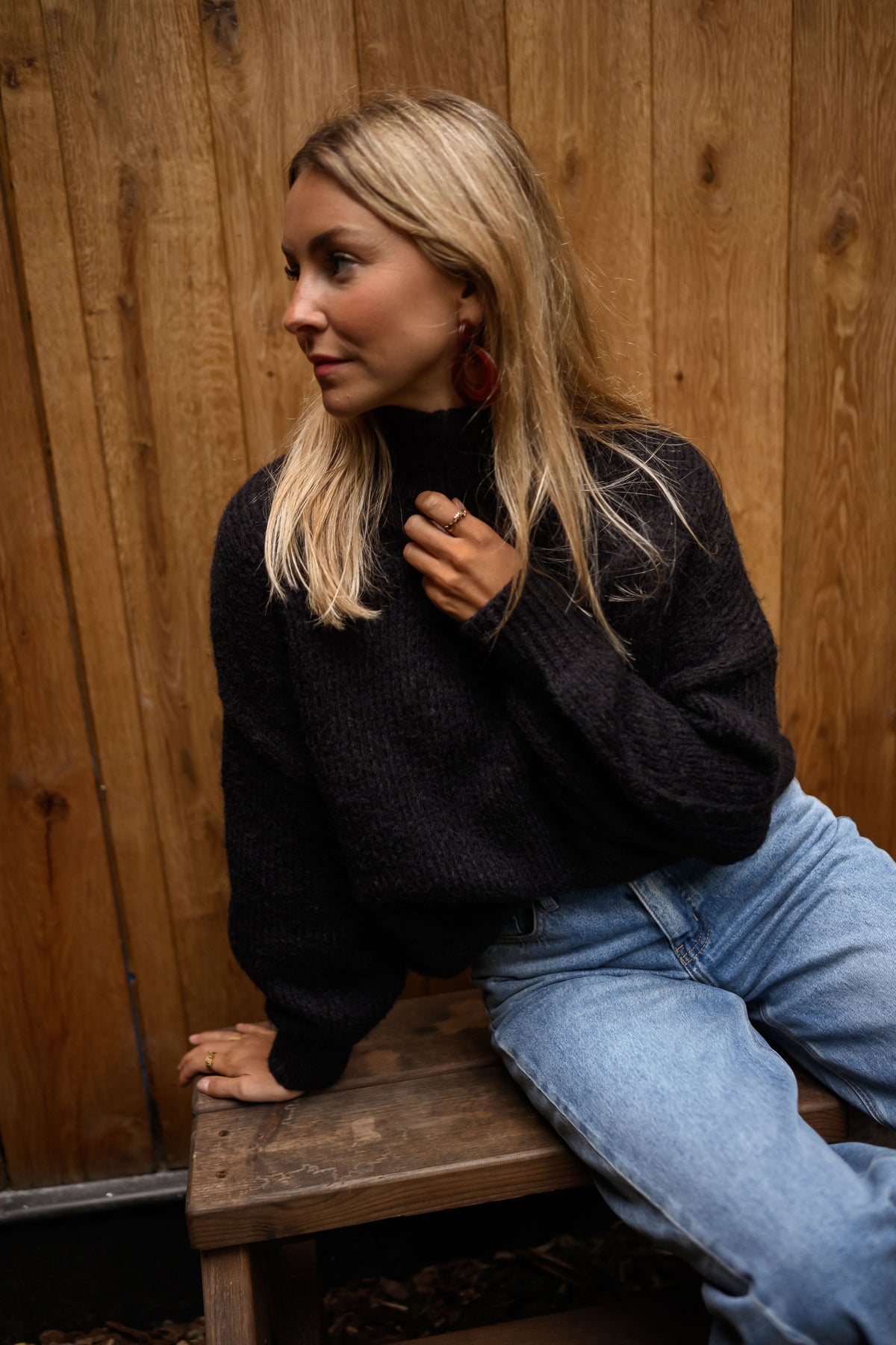 Black Solid Knit Pullover Sweater